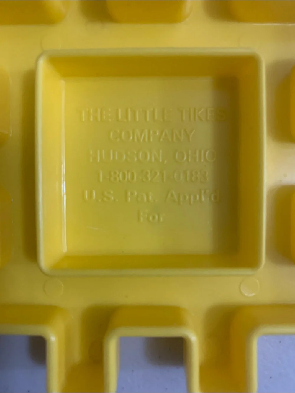 Vintage Little Tikes Wee Waffle Blocks Large 30 Piece Lot 4”X4” Red Yellow Blue